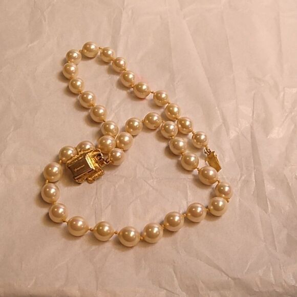 Vintage Vendome Floral Clasp Cream Pearl Knotted Necklace Cottagecore - Picture 10 of 10